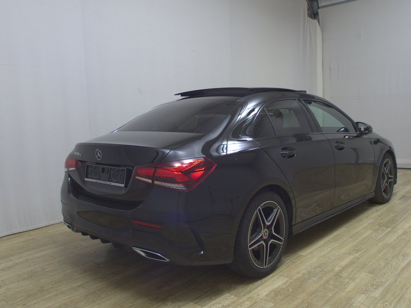 Mercedes-Benz A 180 d AMG Line • panorama • Full LED — 4