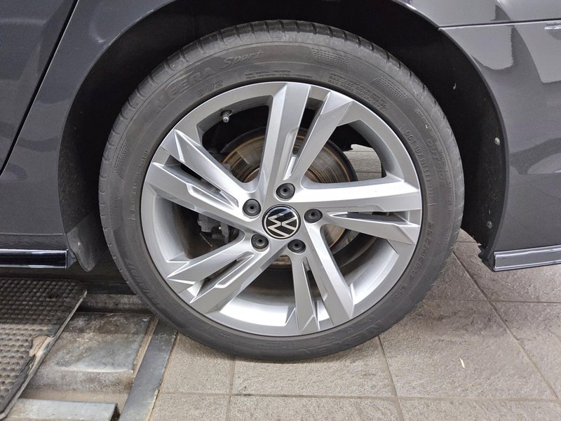 Volkswagen Golf 8 Variant 2.0 TDI automatik R-Line • ACC • LED — 11