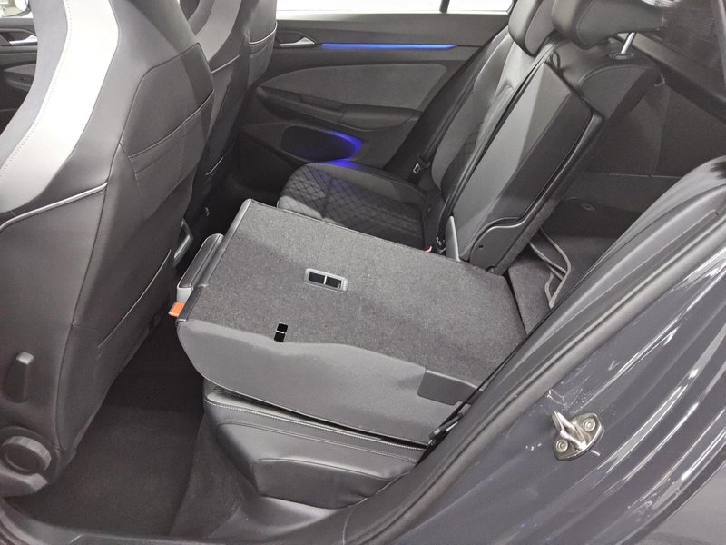 Volkswagen Golf 8 Variant 2.0 TDI automatik R-Line • ACC • LED — 13