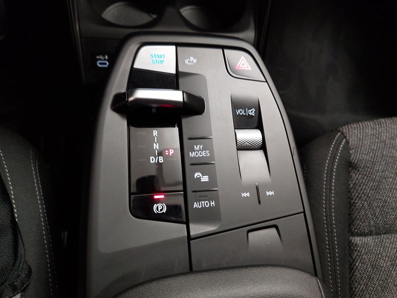 BMW iX1 xDrive • AHK • Full LED — 16