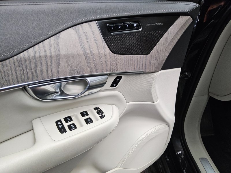 Volvo XC90 T8 AWD Hybrid automatik • panorama • HUD — 10