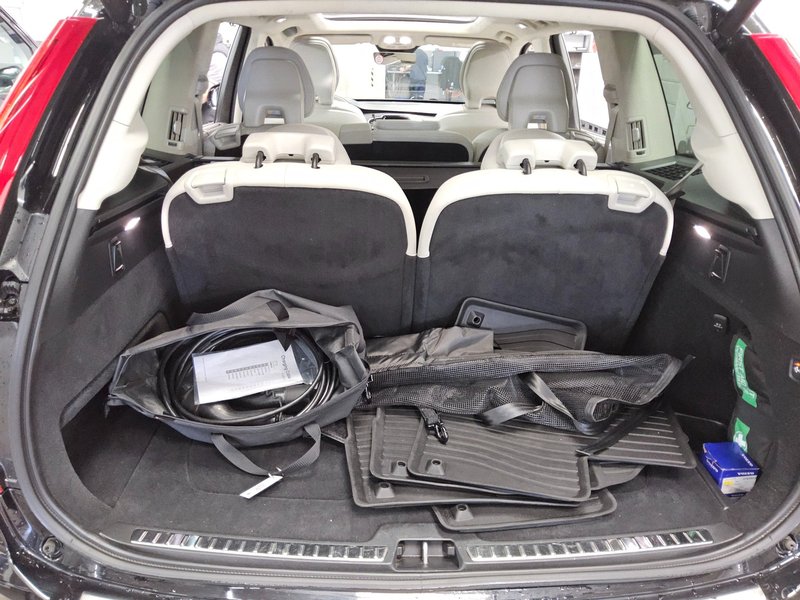 Volvo XC90 T8 AWD Hybrid automatik • panorama • HUD — 12