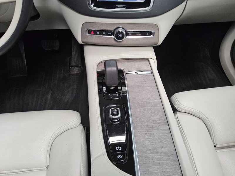 Volvo XC90 T8 AWD Hybrid automatik • panorama • HUD — 6