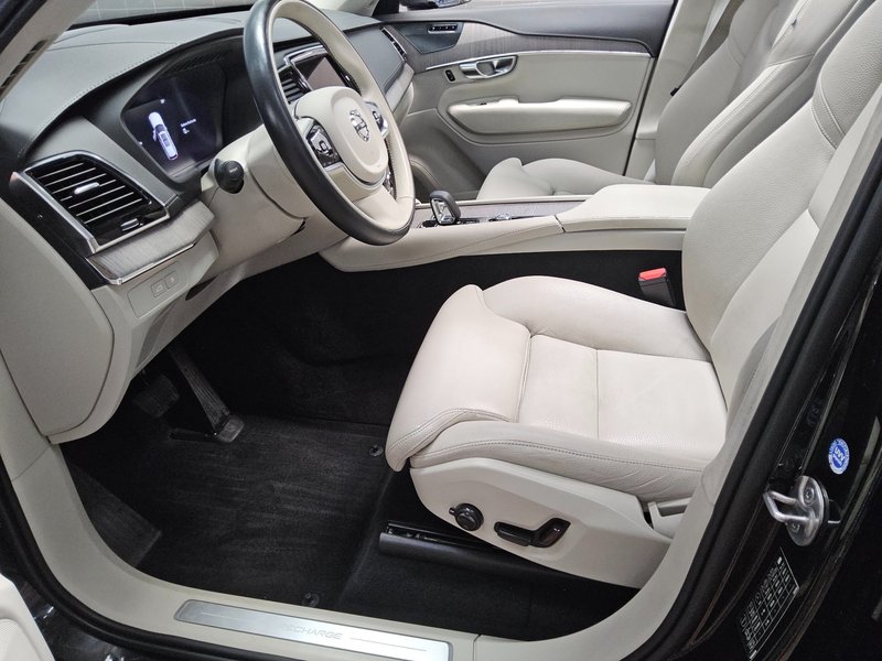 Volvo XC90 T8 AWD Hybrid automatik • panorama • HUD — 9