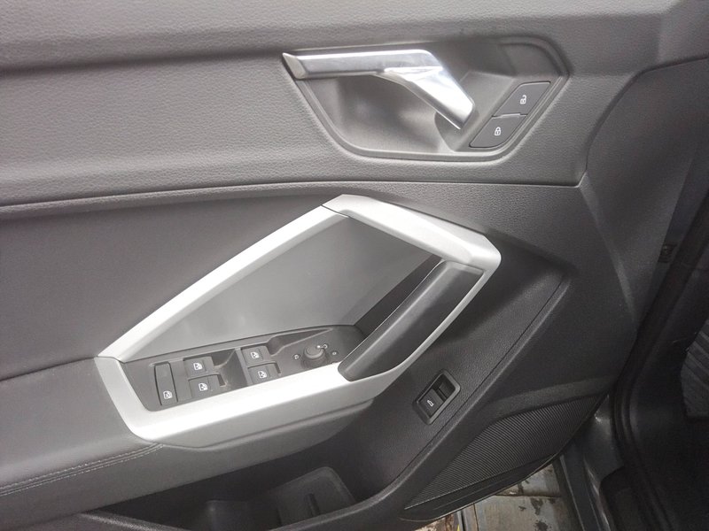 Audi Q3 35 TDI automatik • digitalni instrumenti • koža — 10