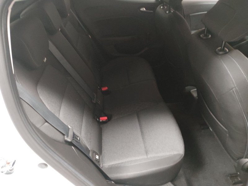 Renault Clio TCe • Full LED — 12