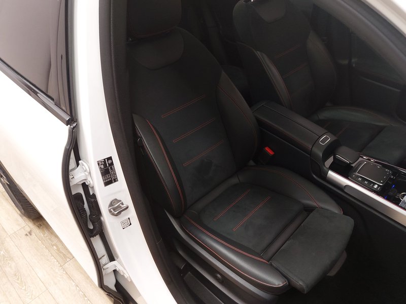Mercedes-Benz GLB 220 d automatik AMG-Line • ACC • LED — 10