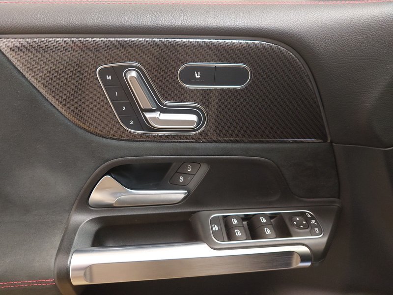 Mercedes-Benz GLB 220 d automatik AMG-Line • ACC • LED — 5