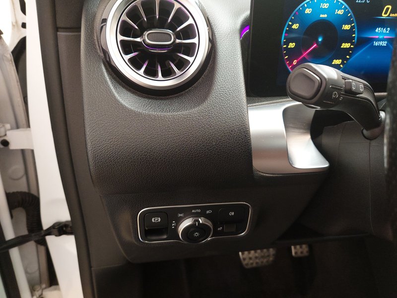 Mercedes-Benz GLB 220 d automatik AMG-Line • ACC • LED — 7