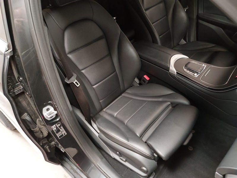 Mercedes-Benz GLC 300 de Coupé automatik • Kuka za vuču (zakretna) • koža — 10