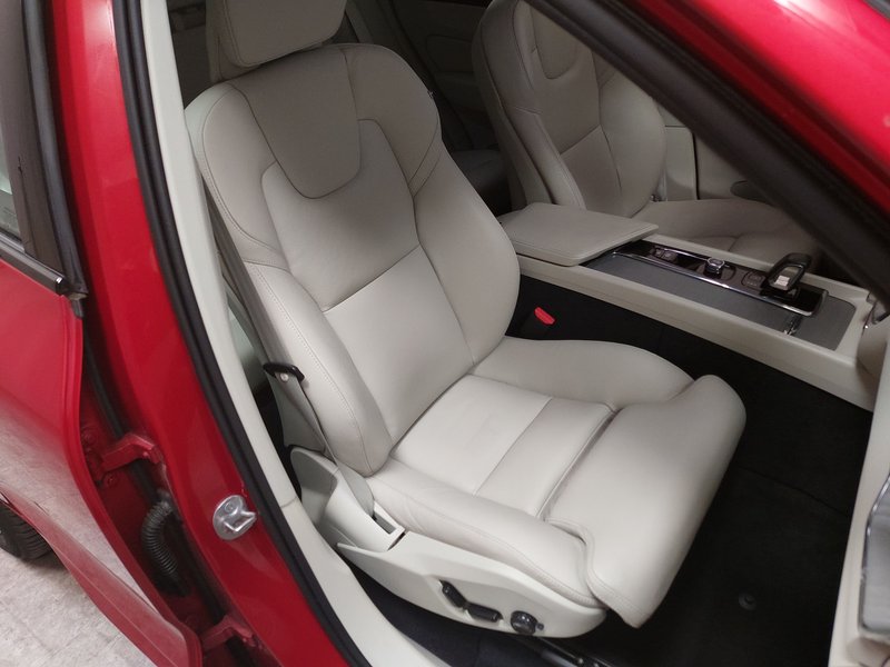 Volvo XC60 B4 automatik • ACC • 360° kamera — 10