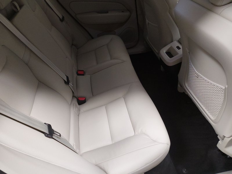 Volvo XC60 B4 automatik • ACC • 360° kamera — 12