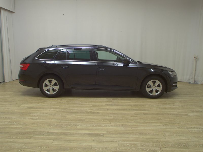Škoda Superb Kombi 2.0 TDI automatik Ambition • ACC • Full LED
