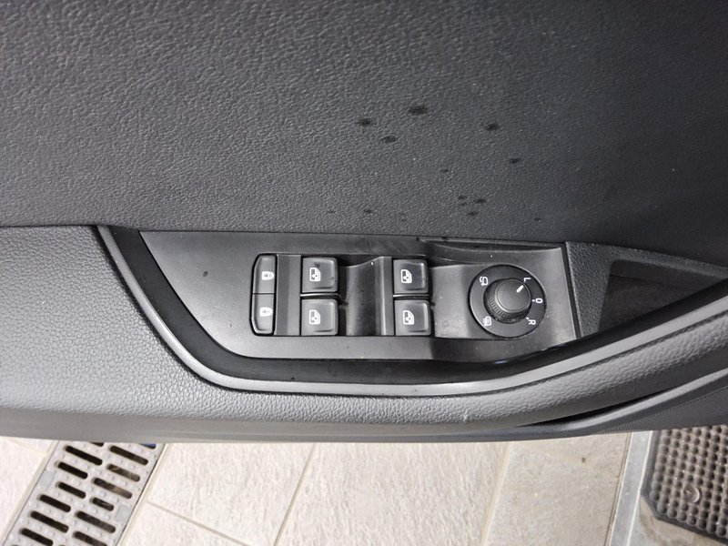 Škoda Superb Kombi 2.0 TDI automatik Ambition • ACC • Full LED — 10