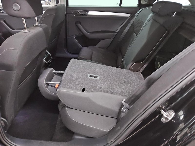 Škoda Superb Kombi 2.0 TDI automatik Ambition • ACC • Full LED — 13