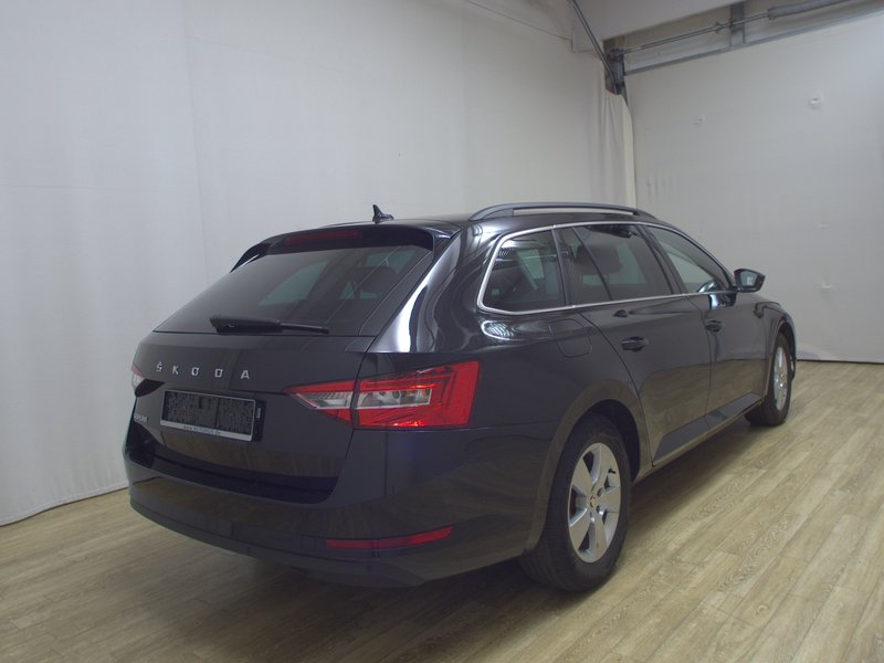 Škoda Superb Kombi 2.0 TDI automatik Ambition • ACC • Full LED — 4