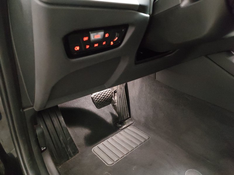 BMW 320e Touring automatik Sport Line • grijano staklo • el. peta vrata — 7