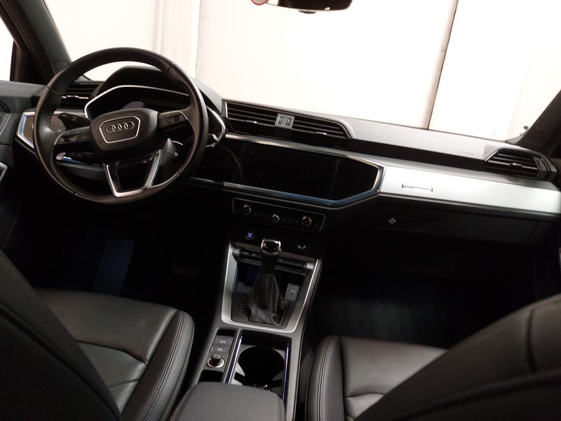 Audi Q3 35 TDI automatik advanced • ACC • el. peta vrata — 16
