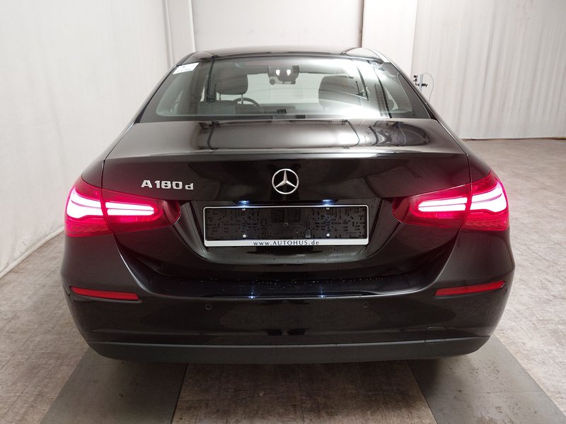 Mercedes-Benz A 180 d automatik • ACC • Full LED — 14