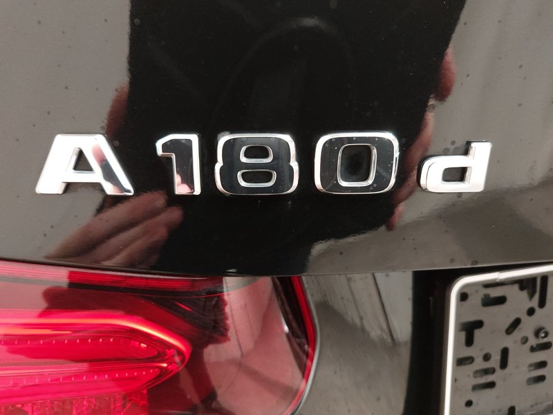 Mercedes-Benz A 180 d automatik • ACC • Full LED — 16