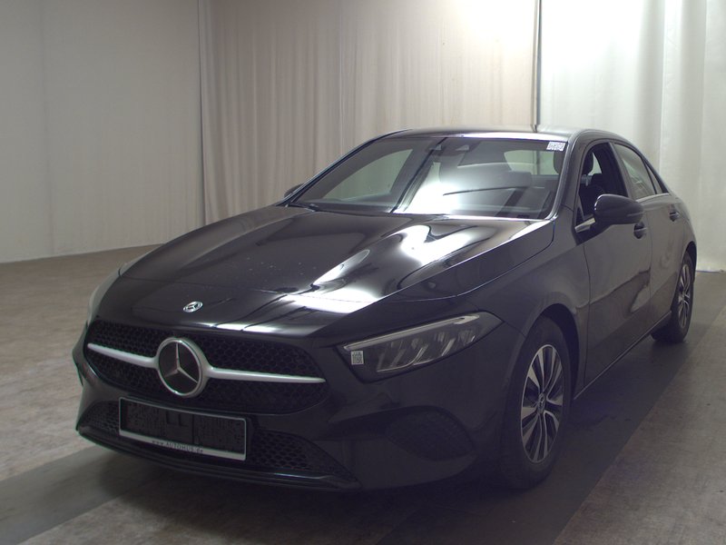 Mercedes-Benz A 180 d automatik • ACC • Full LED — 2
