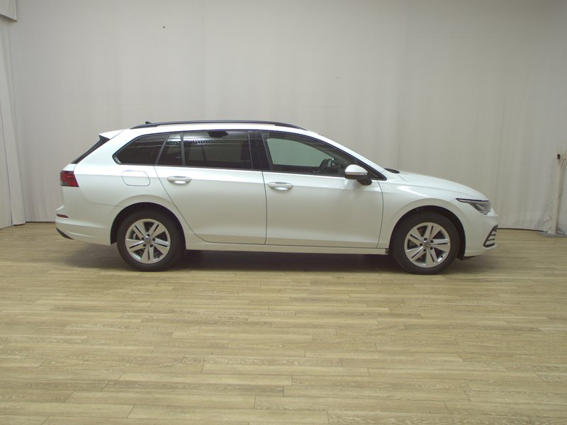 Volkswagen Golf 8 Variant 2.0 TDI automatik Life • bežično punjenje • Full LED
