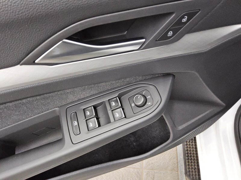 Volkswagen Golf 8 Variant 2.0 TDI automatik Life • bežično punjenje • Full LED — 10