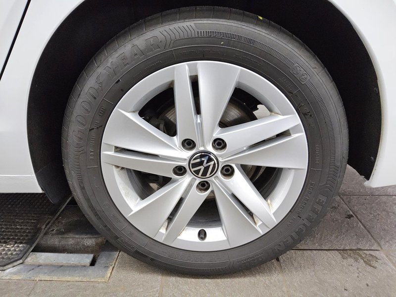 Volkswagen Golf 8 Variant 2.0 TDI automatik Life • bežično punjenje • Full LED — 11
