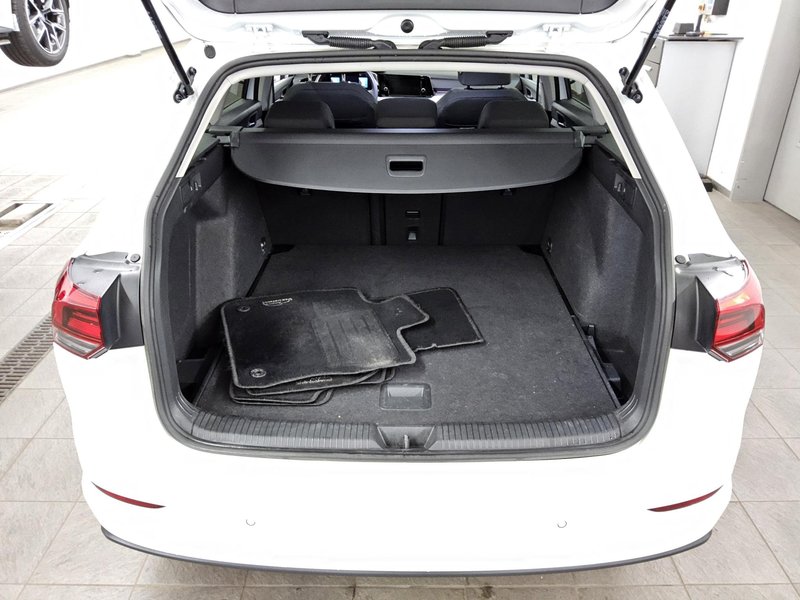 Volkswagen Golf 8 Variant 2.0 TDI automatik Life • bežično punjenje • Full LED — 12