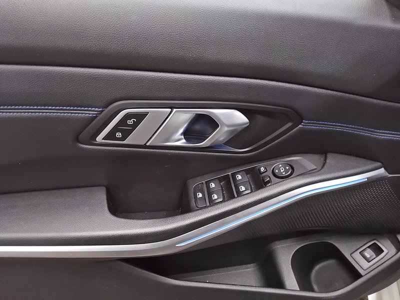 BMW 320d Touring M Sport automatik • HUD • digitalni instrumenti — 10