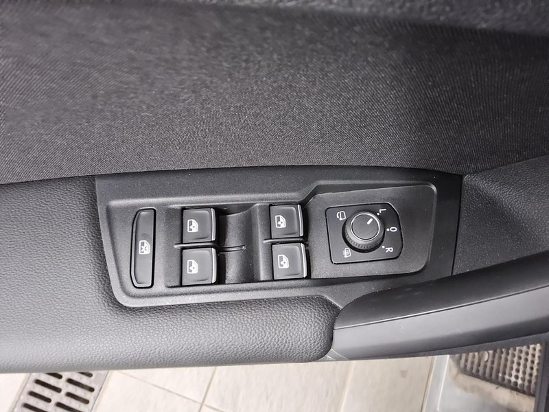 Volkswagen Tiguan 2.0 TDI automatik Life • ACC • LED — 9