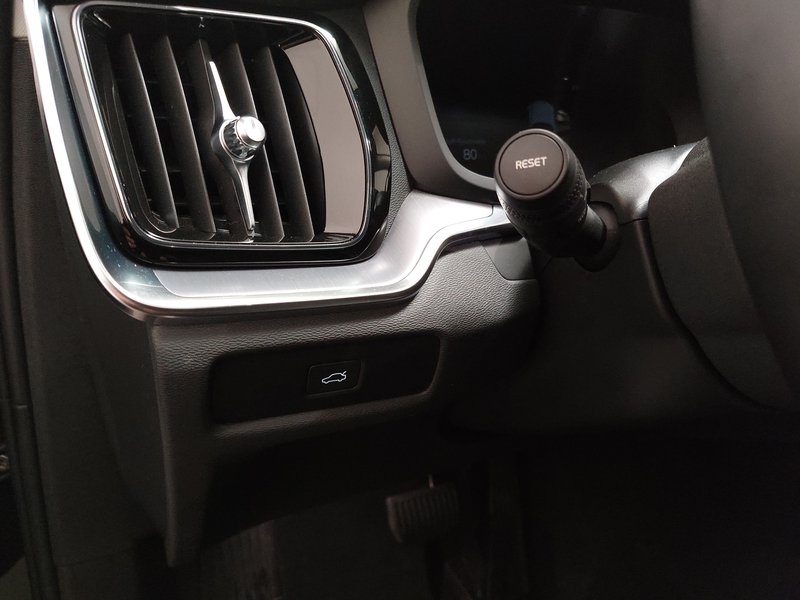 Volvo V60 B4 automatik • Full LED • digitalni instrumenti — 7