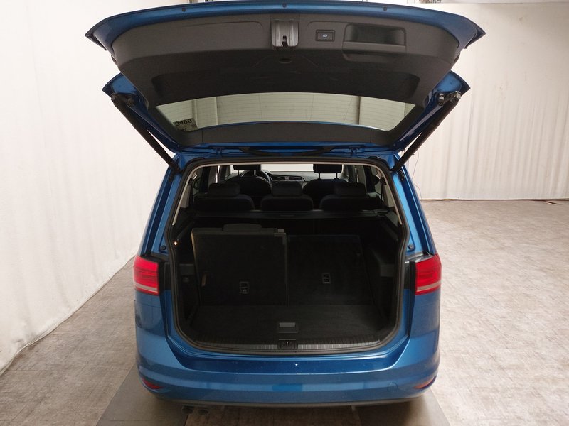 Volkswagen Touran 2.0 TDI automatik • panorama • ACC — 15