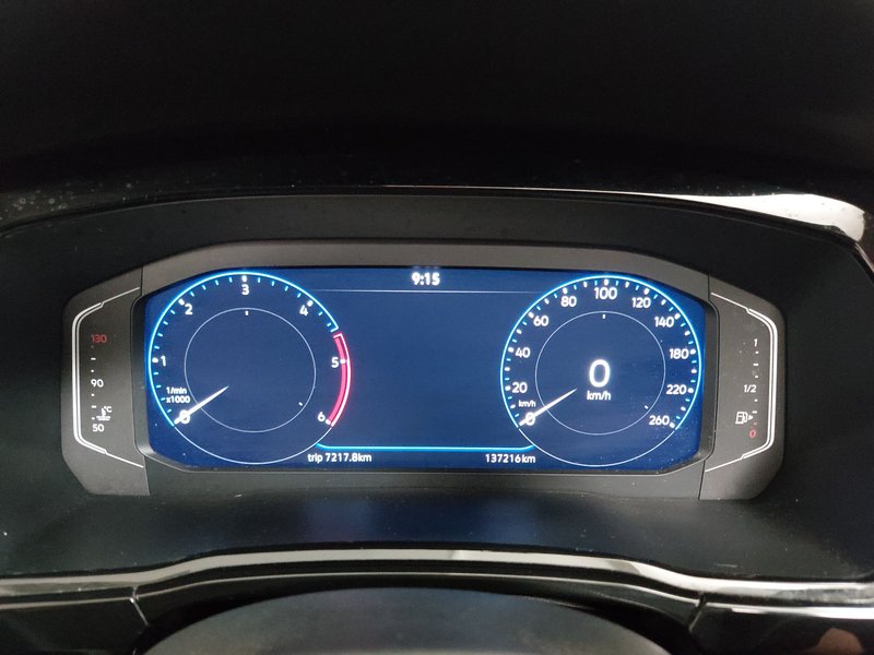 Volkswagen Touran 2.0 TDI automatik • panorama • ACC — 20