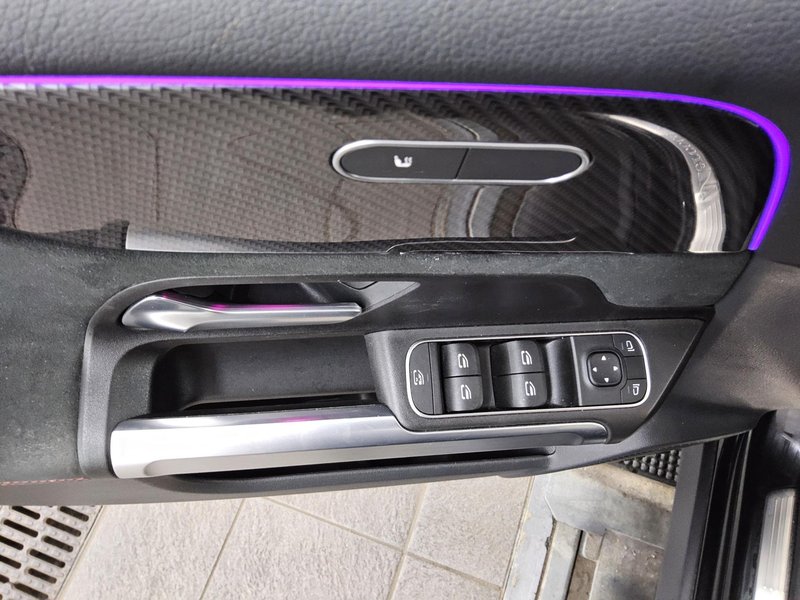 Mercedes-Benz GLB 200 d automatik AMG Line • LED • digitalni instrumenti — 10