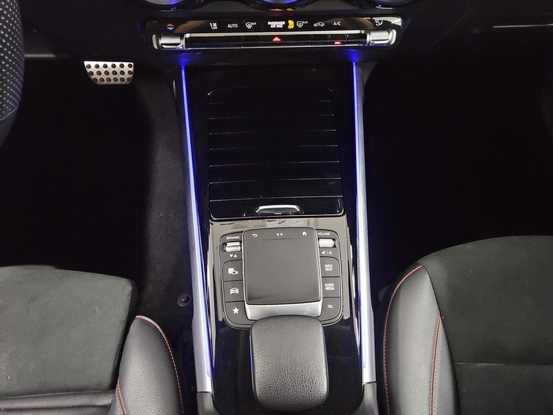 Mercedes-Benz GLB 200 d automatik AMG Line • LED • digitalni instrumenti — 6