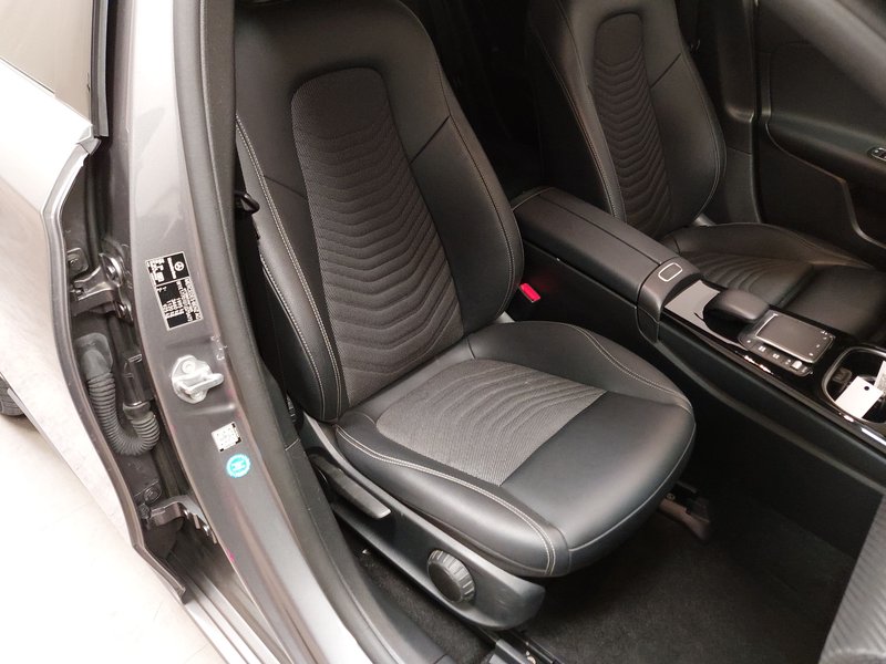Mercedes-Benz A 180 d automatik Style • LED • panorama — 10