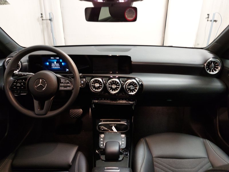 Mercedes-Benz A 180 d automatik Style • LED • panorama — 17