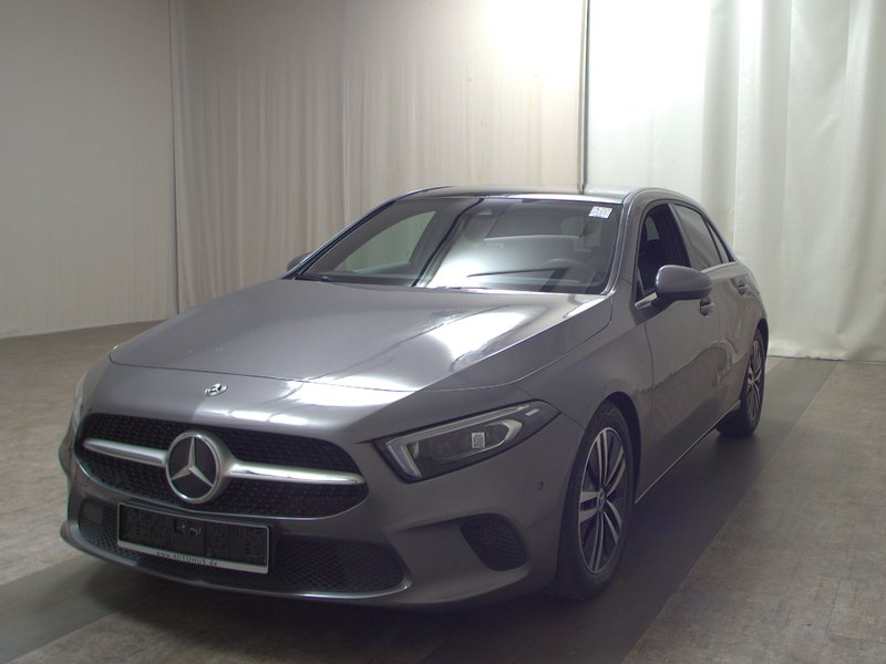 Mercedes-Benz A 180 d automatik Style • LED • panorama — 2