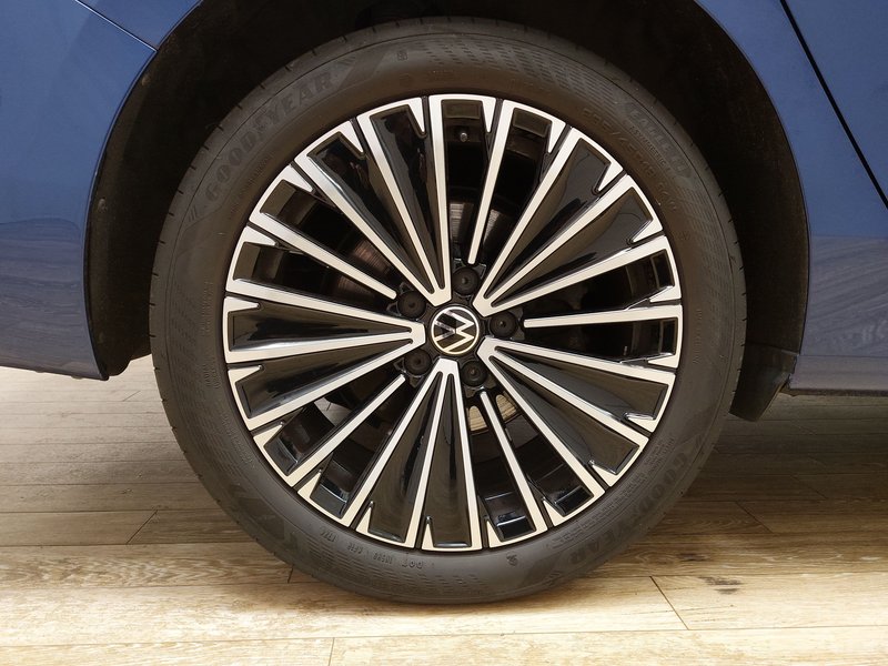 VW Passat Variant 2.0 TDI Elegance automatik • 360° kamera • ACC — 8