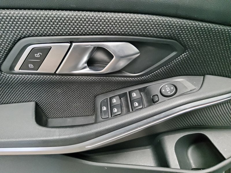 BMW 320d automatik • LED • digitalni instrumenti — 10