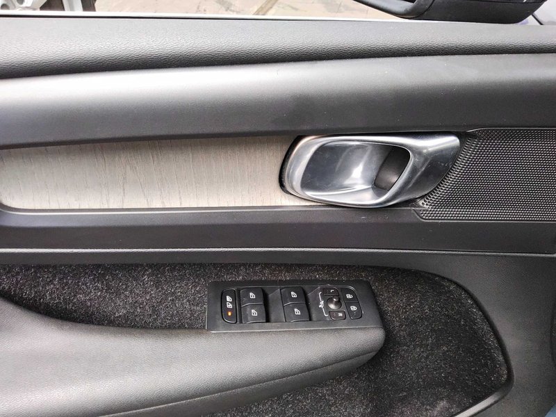 Volvo XC40 D3 automatik Inscription • AHK • električna peta vrata — 10