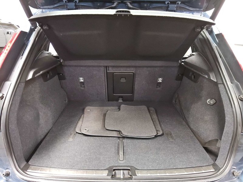Volvo XC40 D3 automatik Inscription • AHK • električna peta vrata — 12