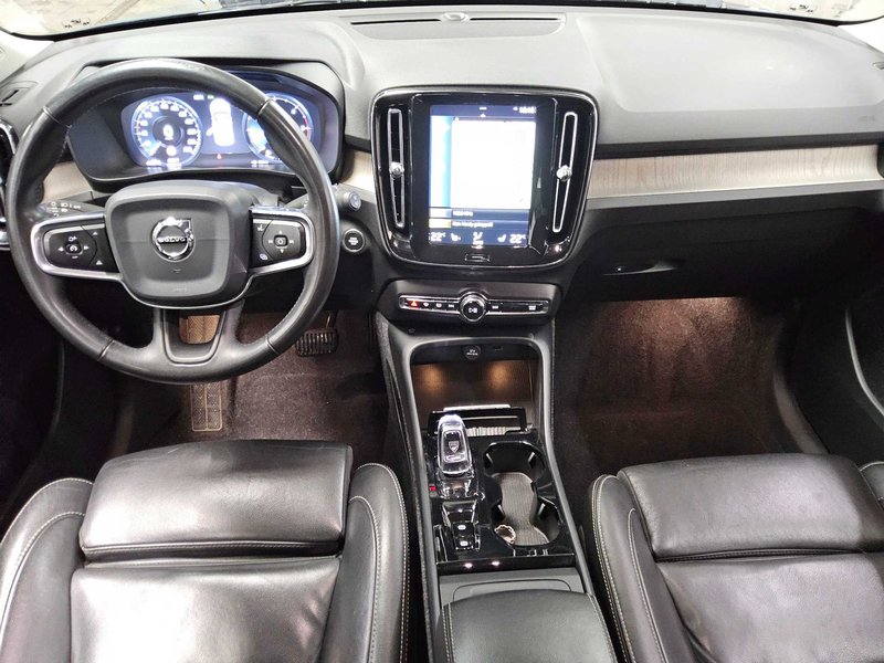 Volvo XC40 D3 automatik Inscription • AHK • električna peta vrata — 5