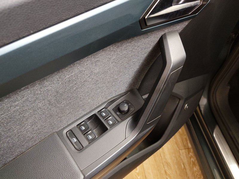 SEAT Arona 1.0 TSI Xperience • Full LED — 5