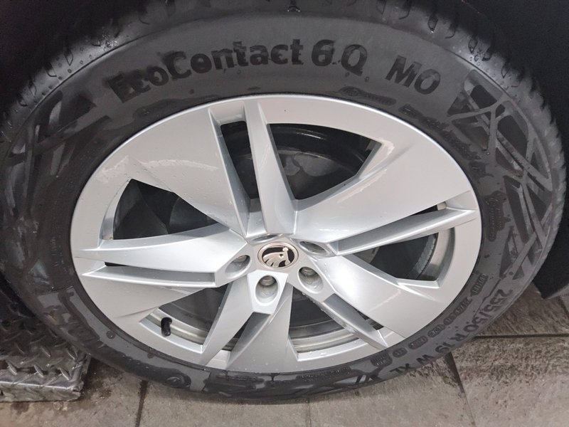 Škoda Enyaq iV 60 Loft • ACC • LED — 11