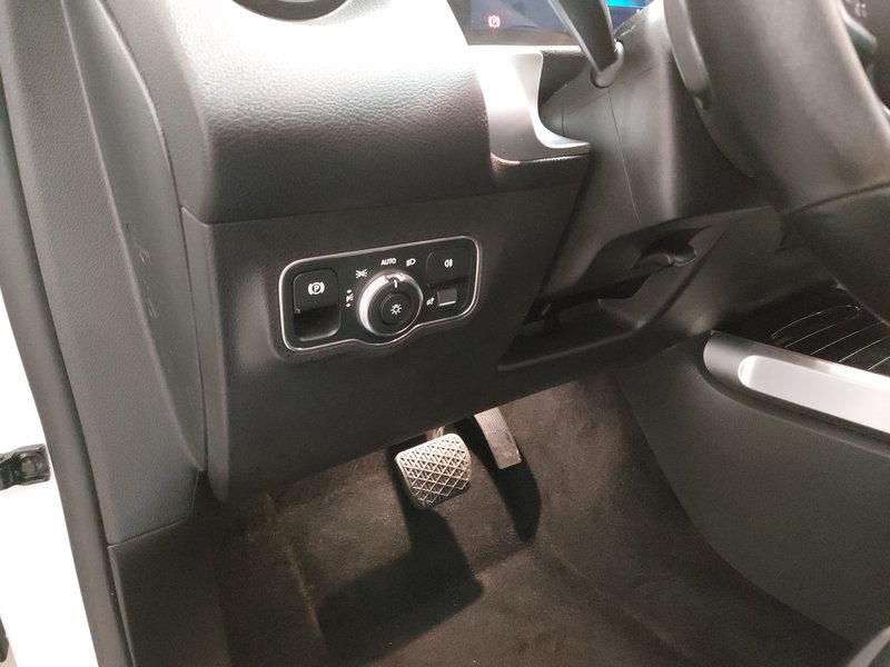 Mercedes-Benz GLB 220 d automatik Progressive • adaptivni ovjes • kuka za vuču — 7