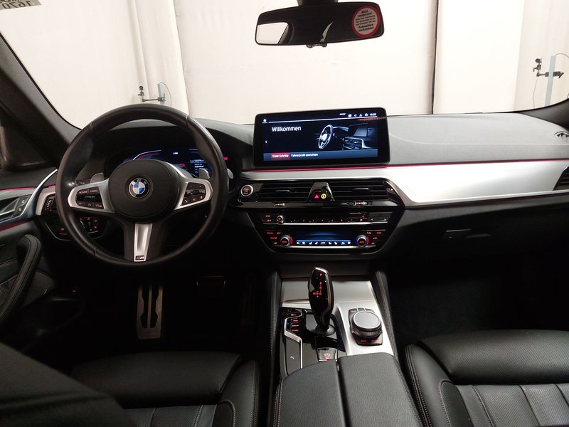 BMW 520d xDrive Touring M Sport automatik • zračni ovjes • digitalni instrumenti — 18