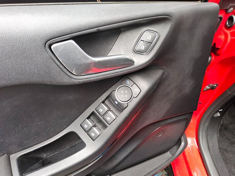 Ford Fiesta 1.5 TDCi Cool & Connect • LED • grijana sjedala — 9