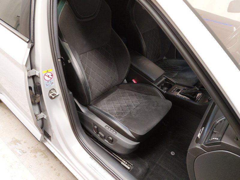 Škoda Superb Combi 2.0 TDI automatik SportLine • ACC • AHK — 10
